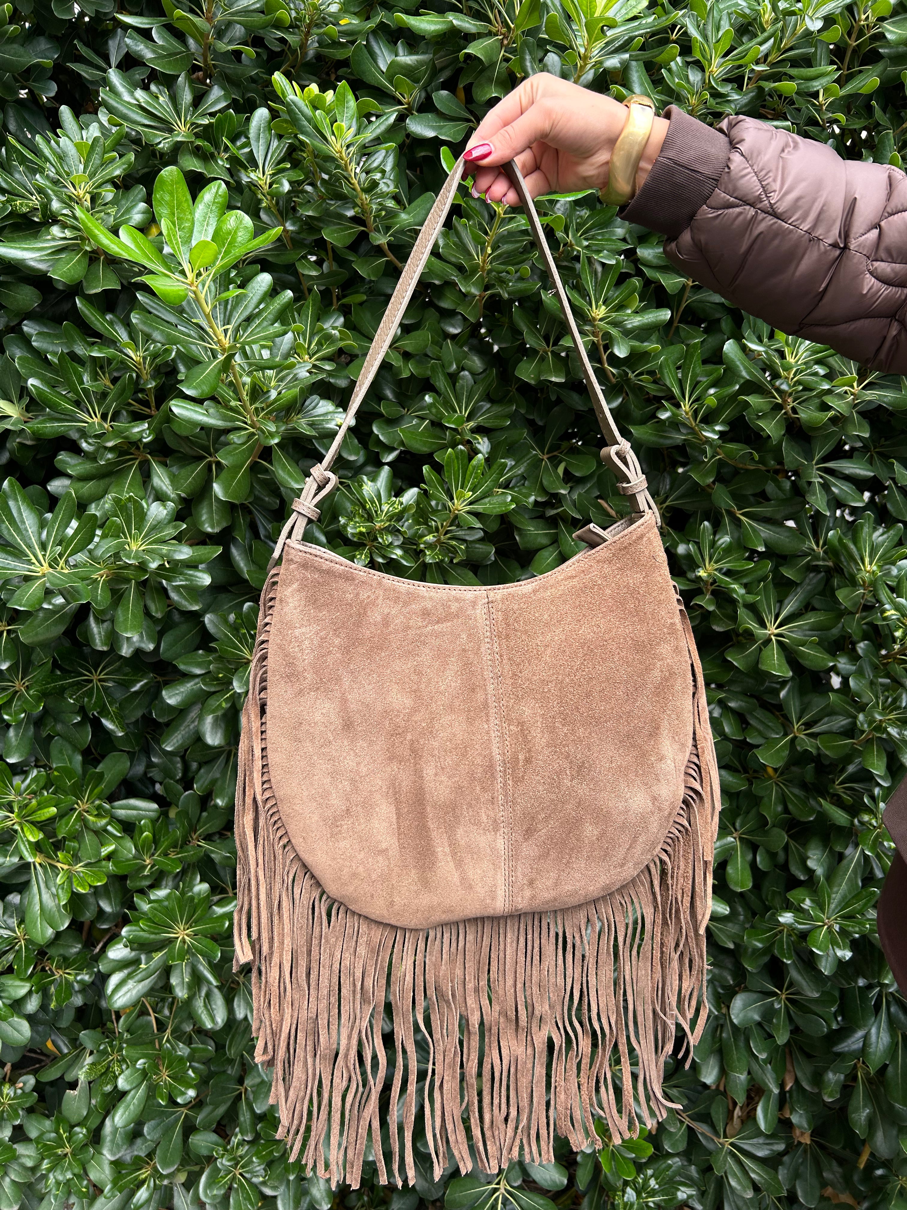 Borsa mezzaluna con frange