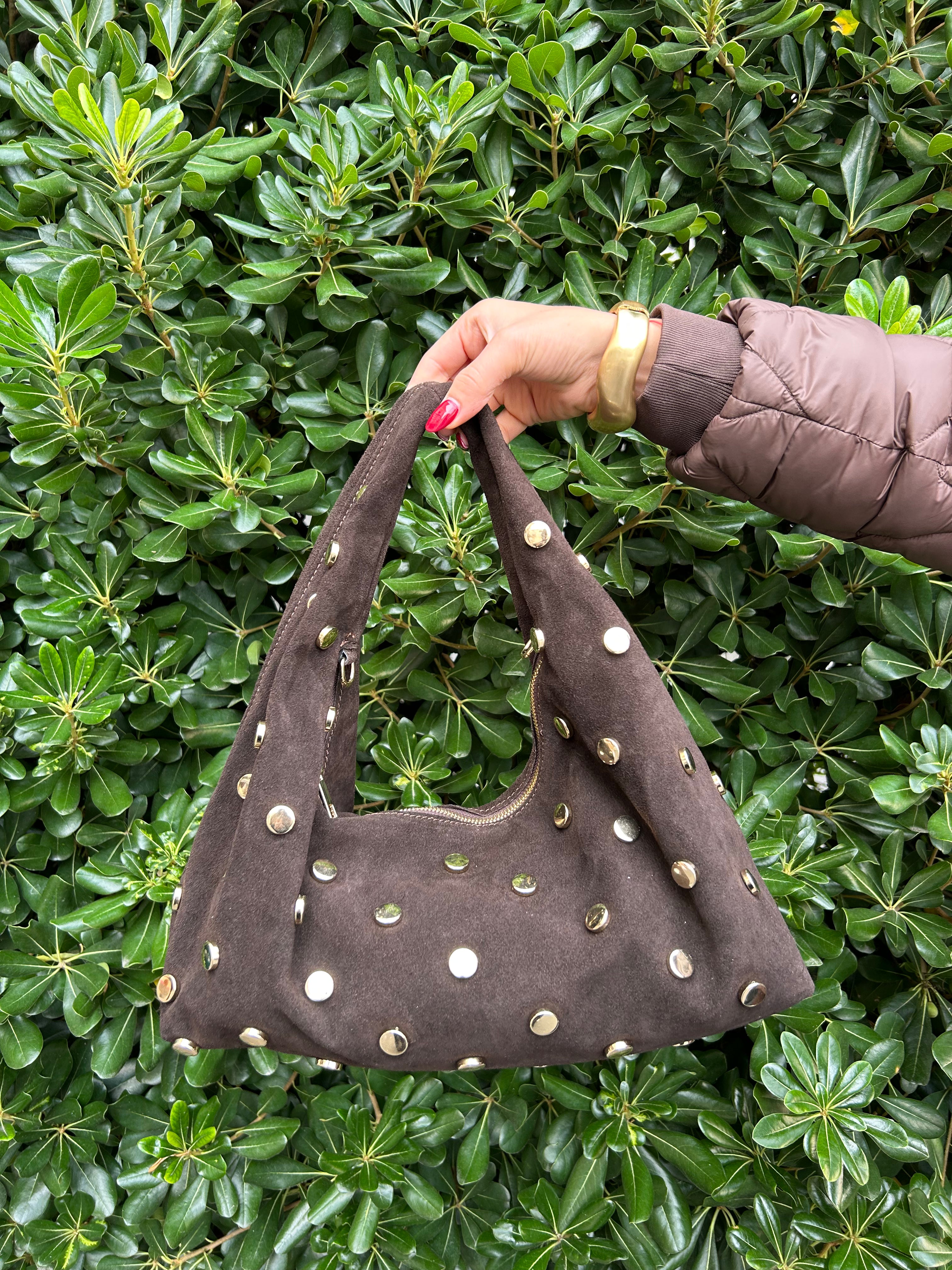 Pochette a mano con borchie