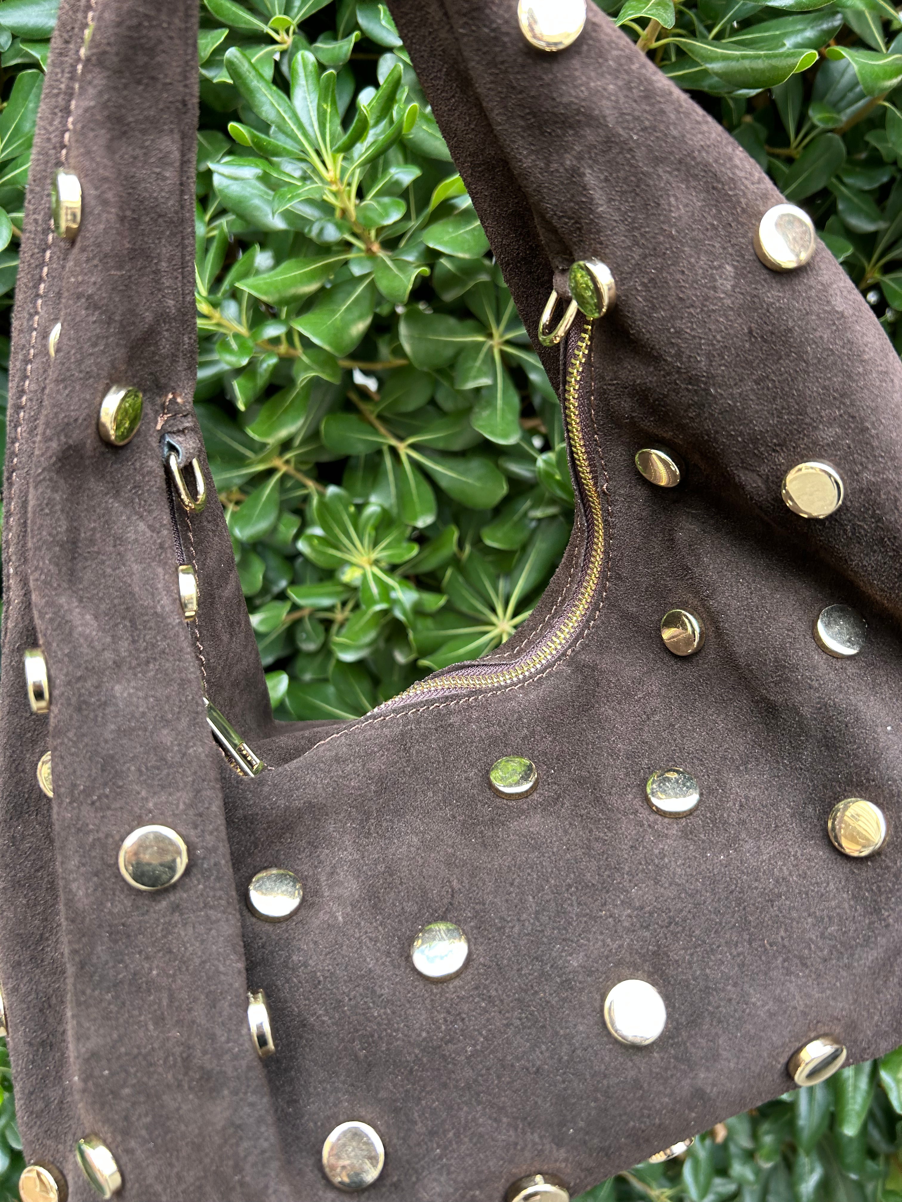 Pochette a mano con borchie