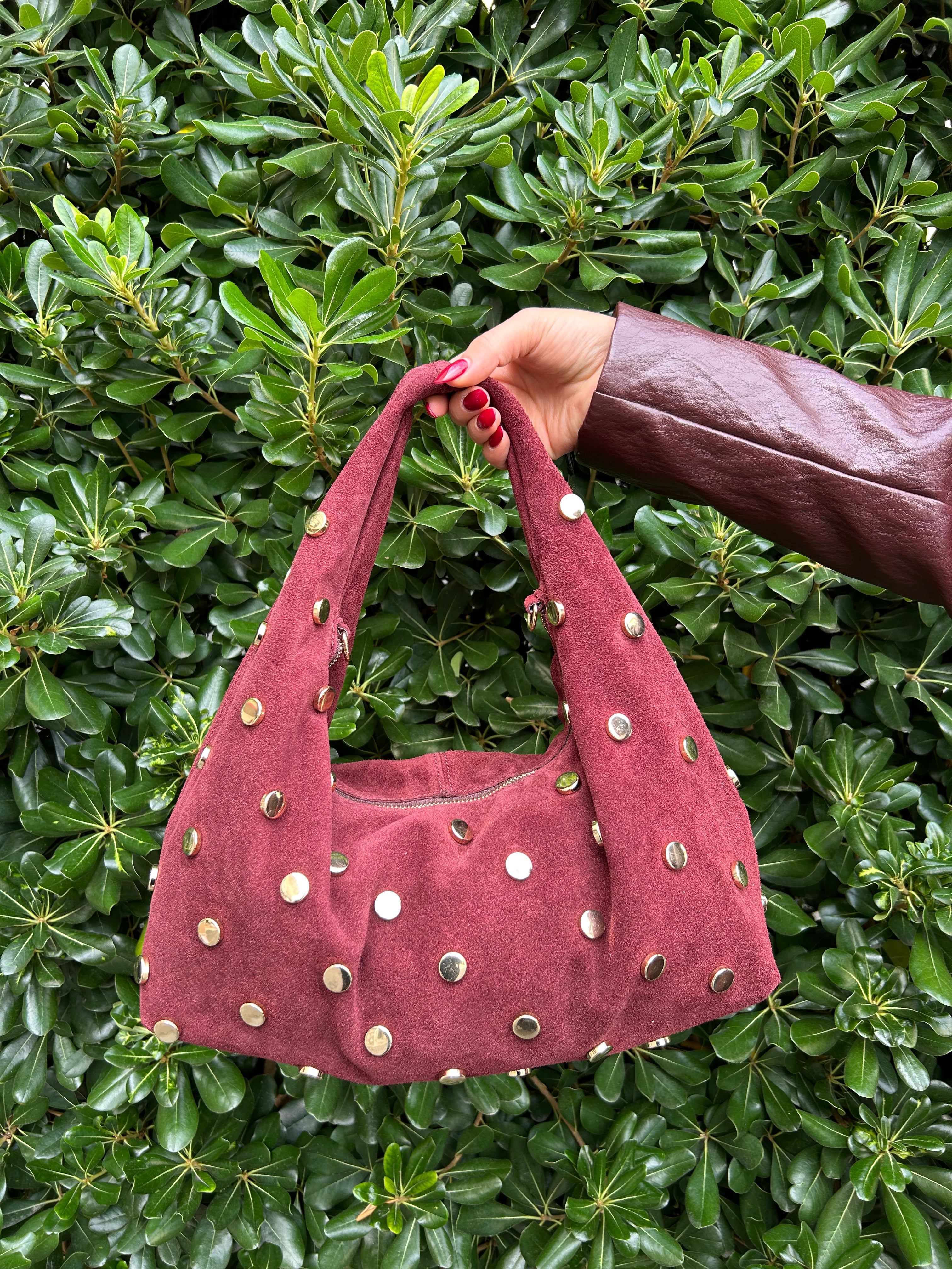 Pochette a mano con borchie