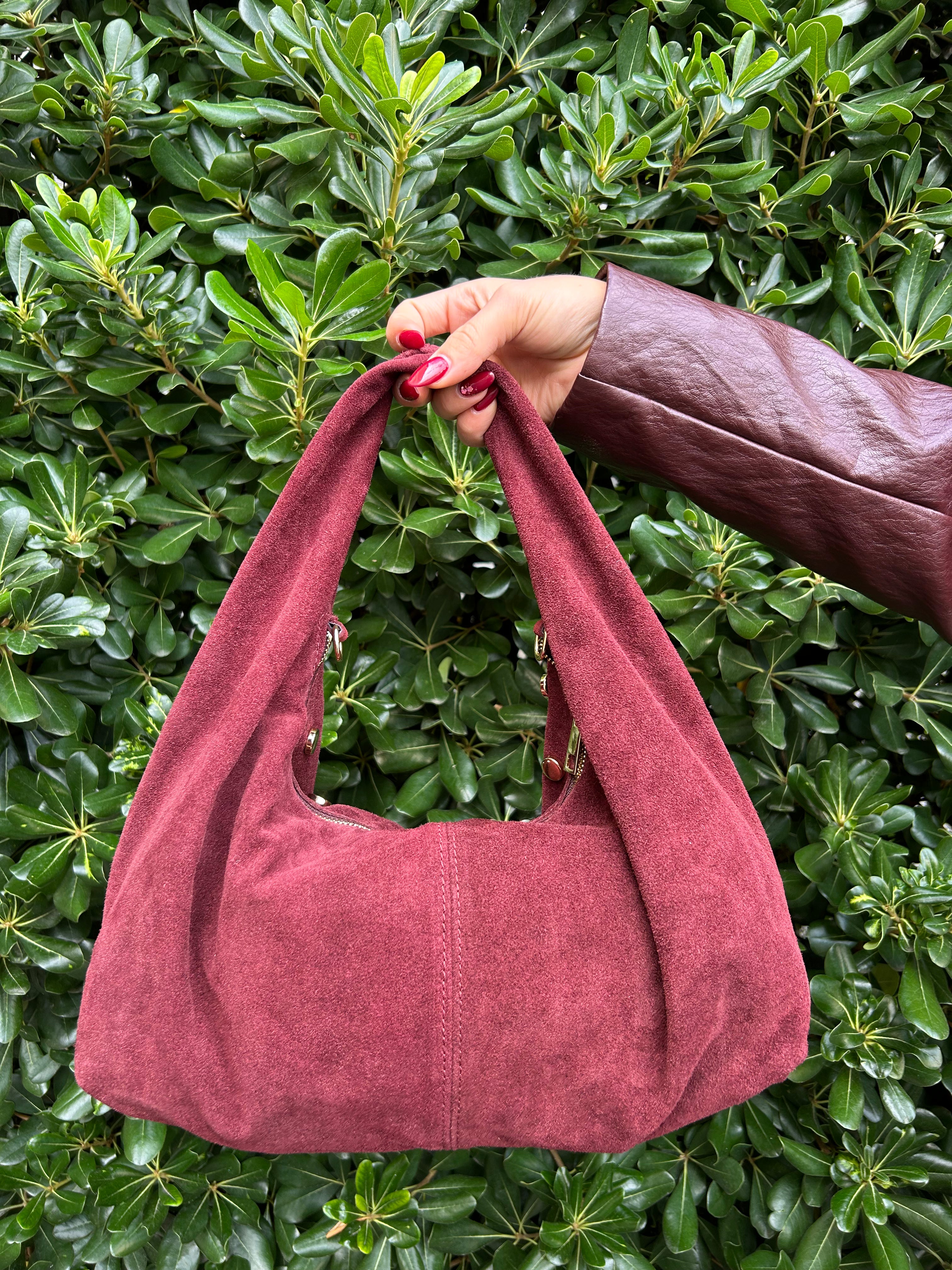 Pochette a mano con borchie