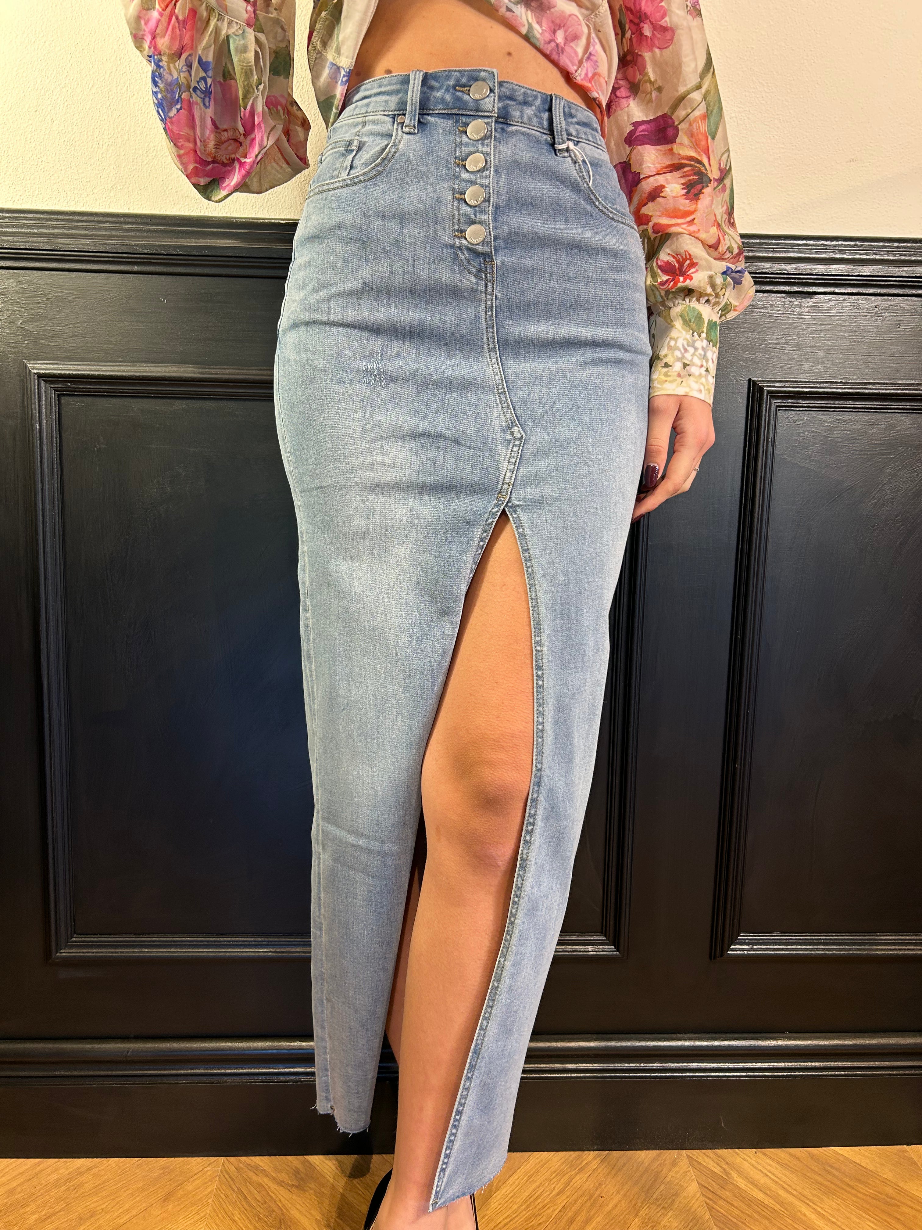 Gonna lunga in denim con spacco profondo