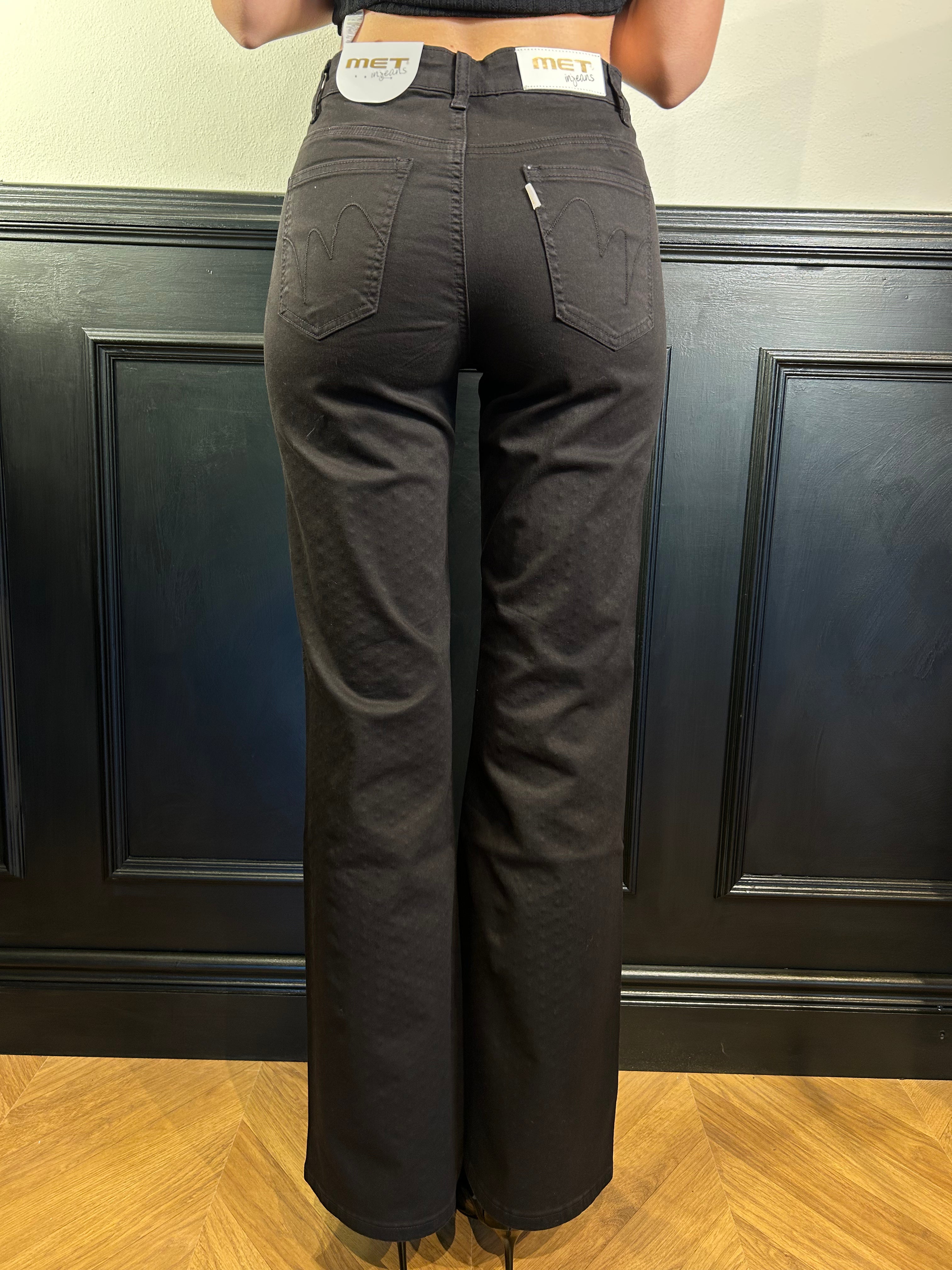 Jeans largo nero con dettagli strass