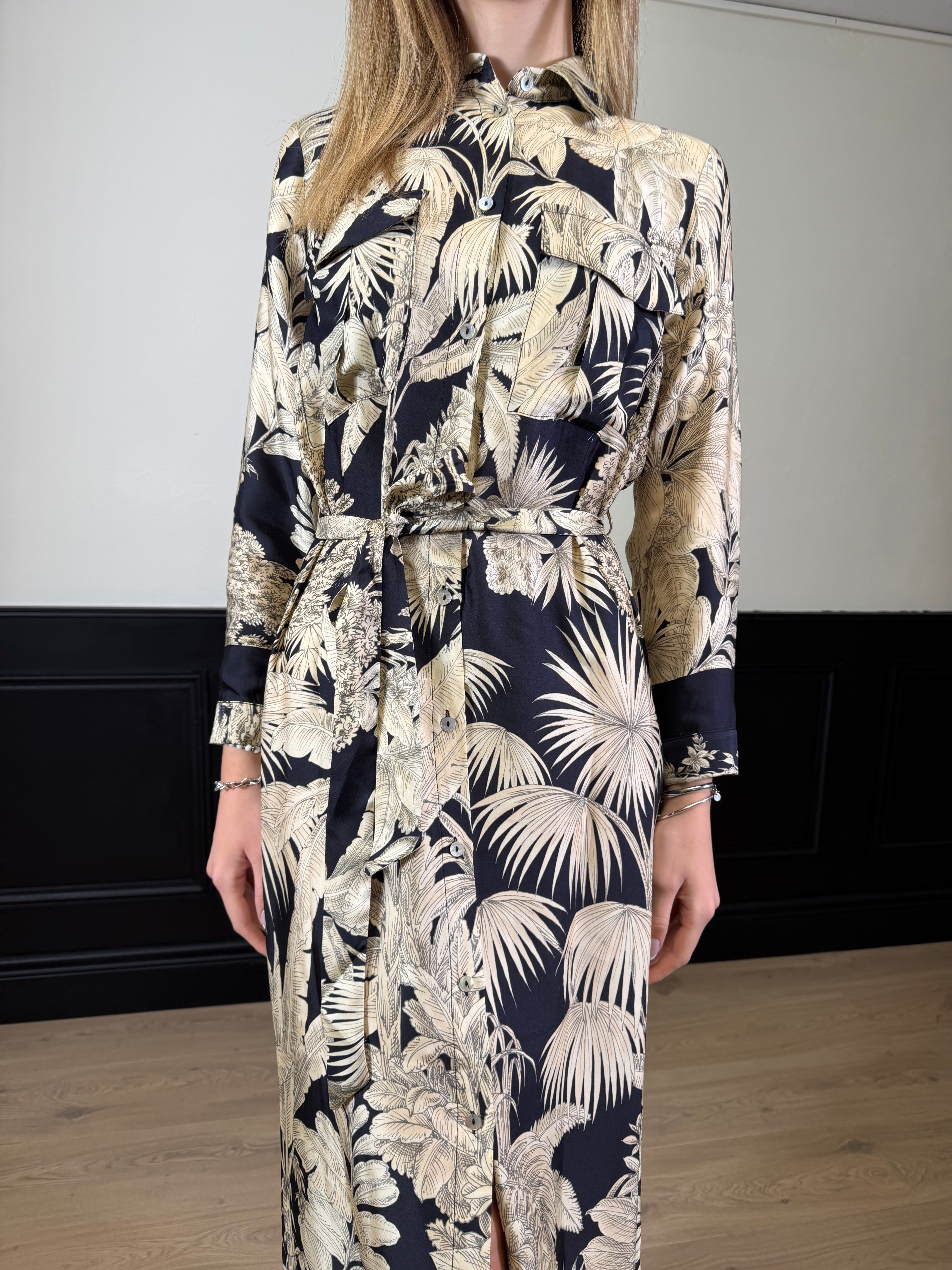 Abito chemisier fantasia foglie bianco e nero