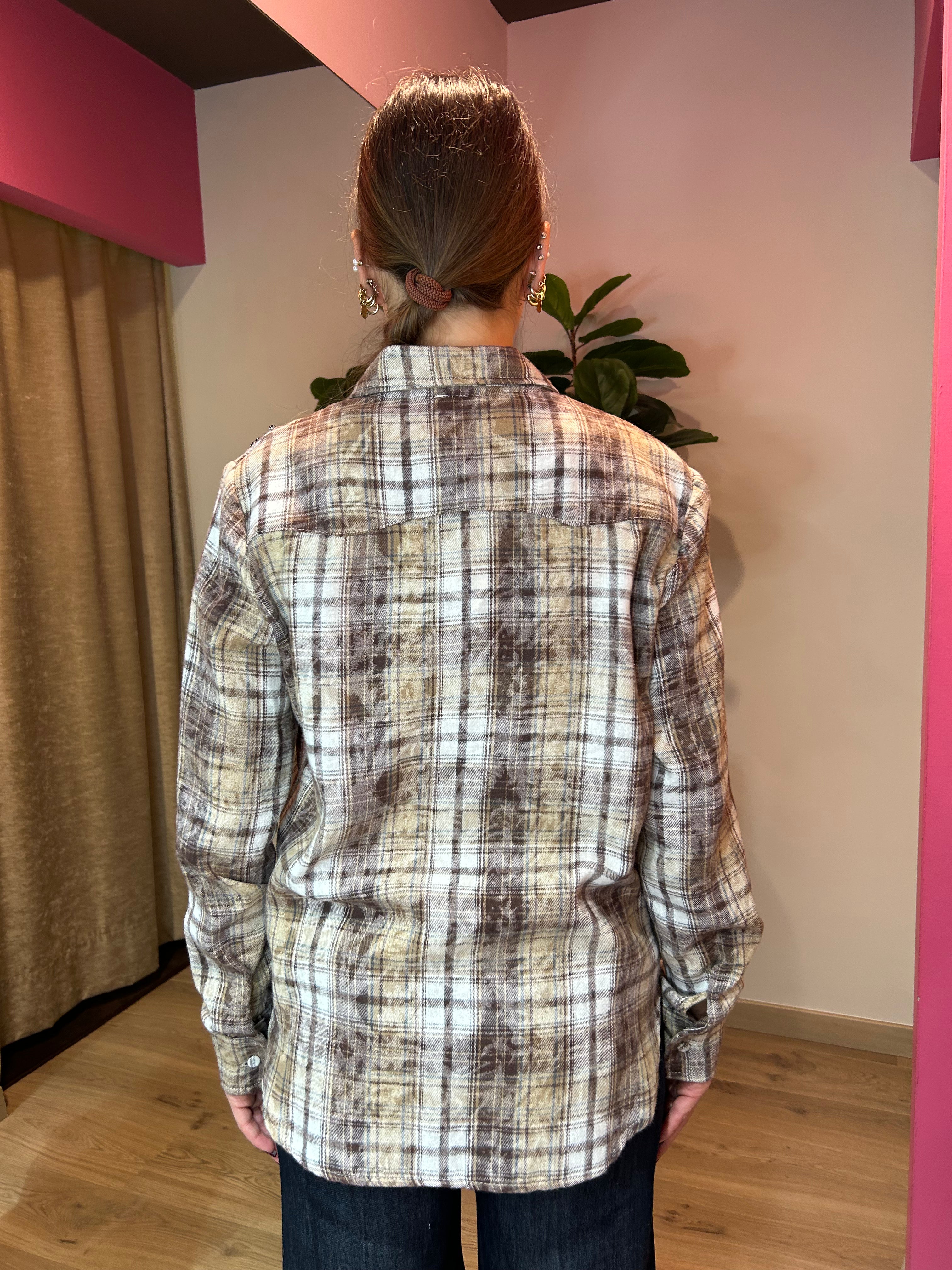 Camicia check con dettaglio borchie e strass