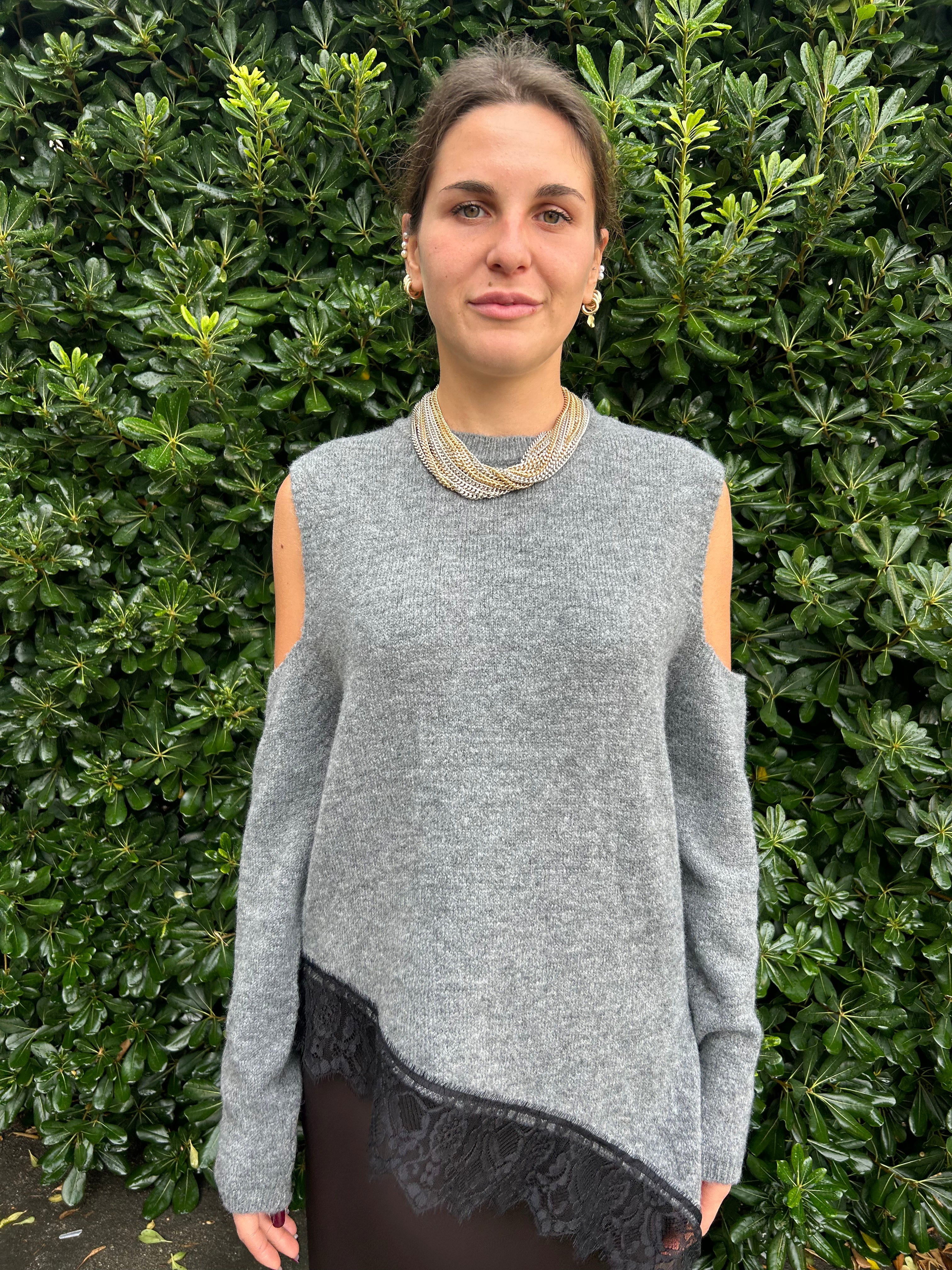 Maglia con pizzo e spalle scoperte