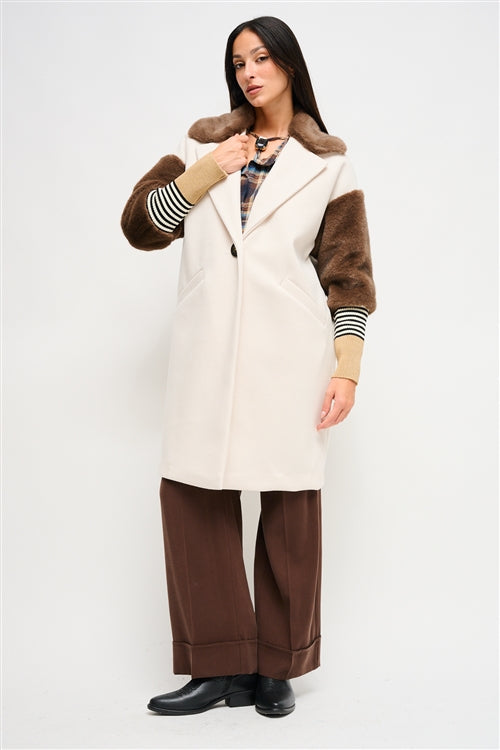 Cappotto oversize con inserti in ecopelliccia