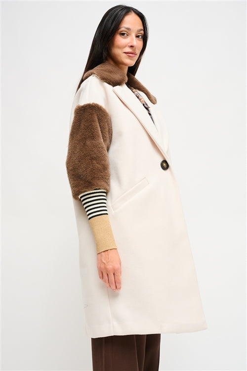 Cappotto oversize con inserti in ecopelliccia