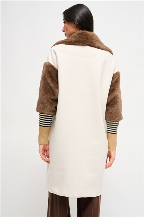 Cappotto oversize con inserti in ecopelliccia