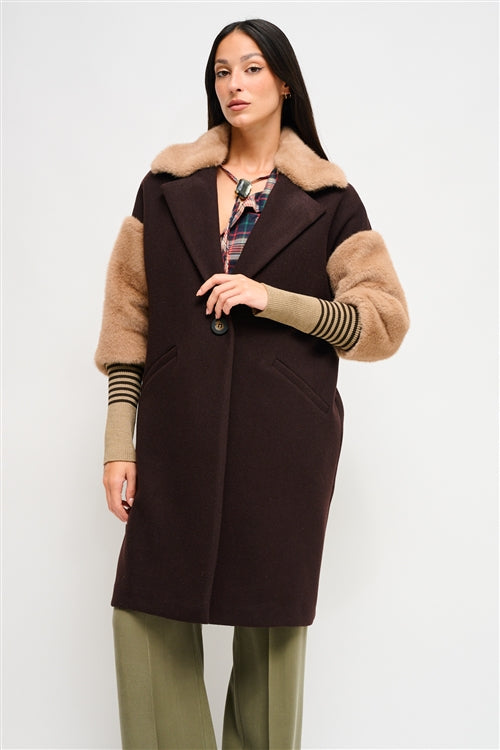 Cappotto oversize con inserti in ecopelliccia