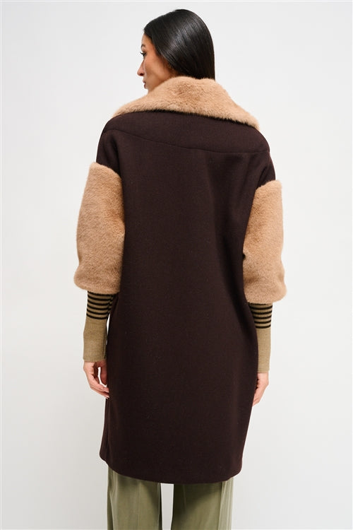 Cappotto oversize con inserti in ecopelliccia
