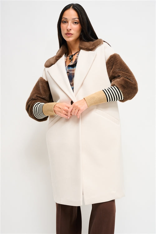 Cappotto oversize con inserti in ecopelliccia