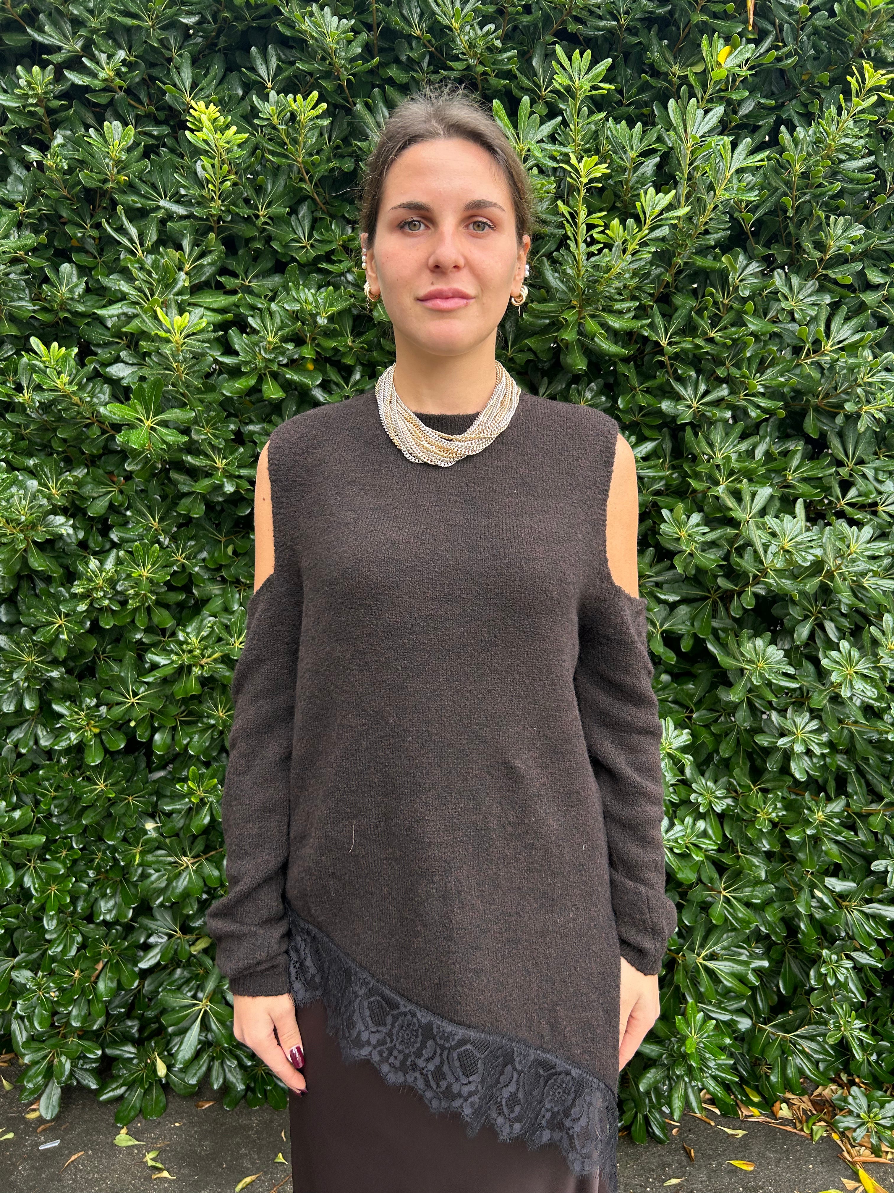 Maglia con pizzo e spalle scoperte