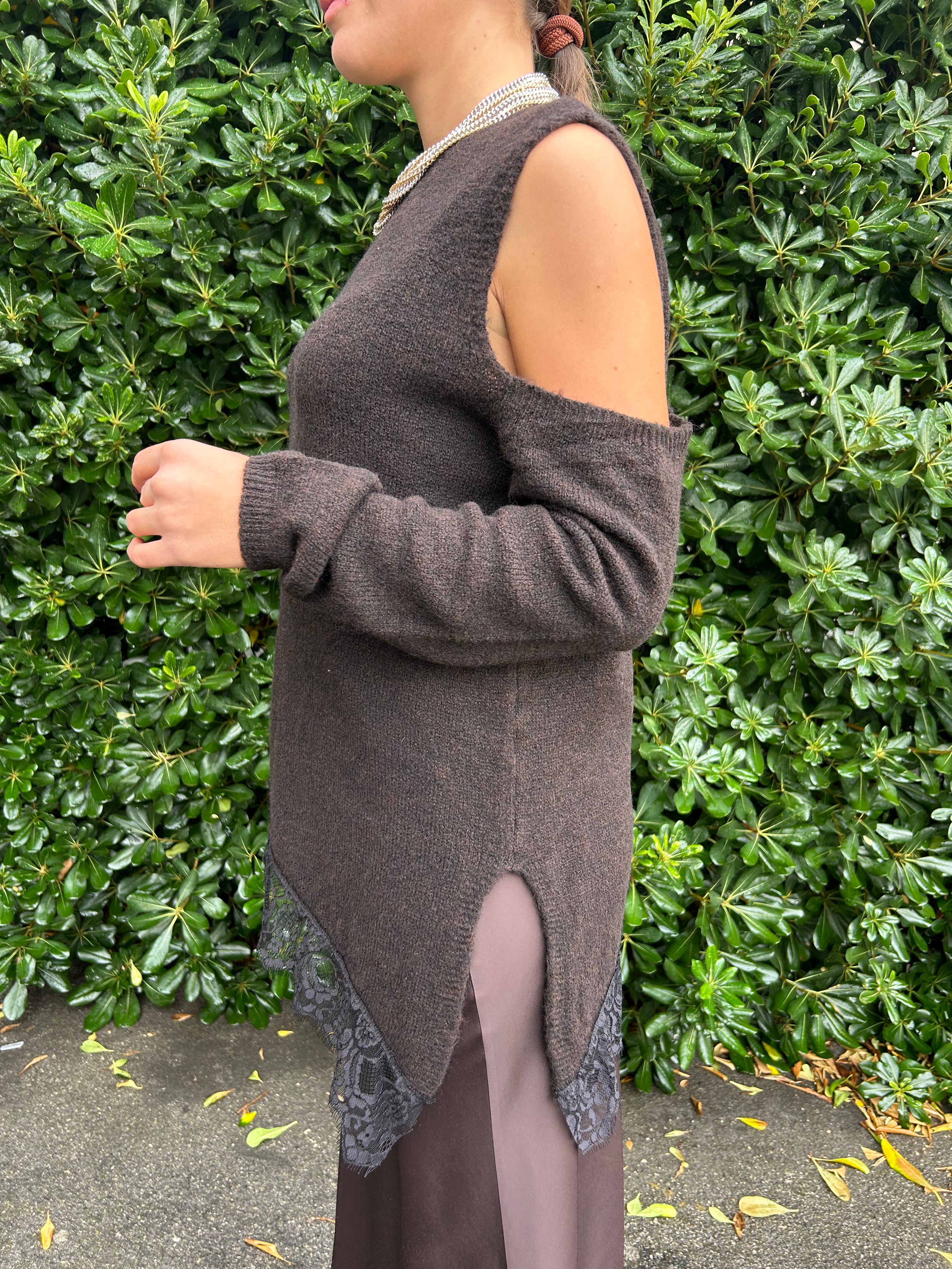 Maglia con pizzo e spalle scoperte