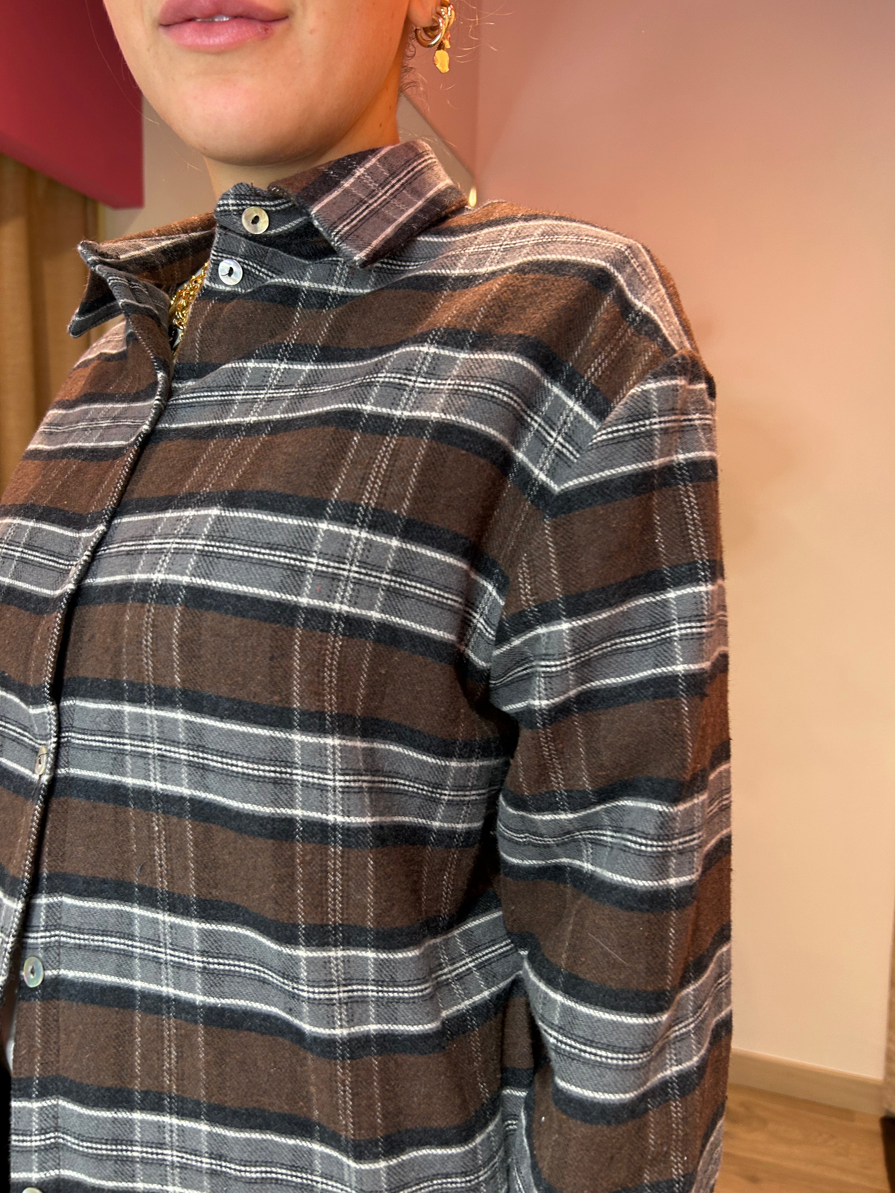 Camicia check marrone con spallina imbottita