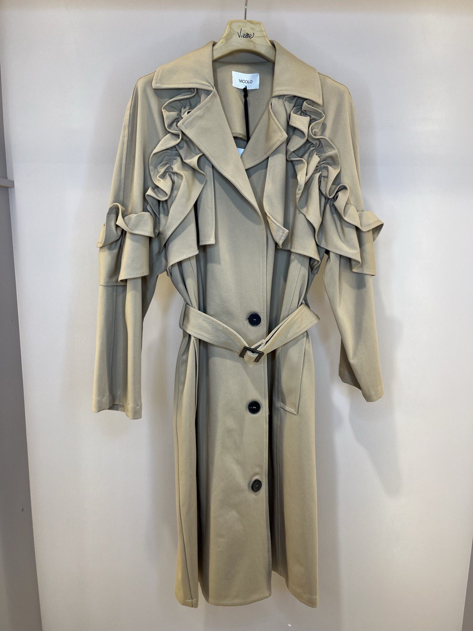Trench monopetto con rouches